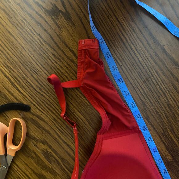 Victoria's Secret Red Underwire Bra, Size 38D, Adjustable Straps - Picture 4 of 10